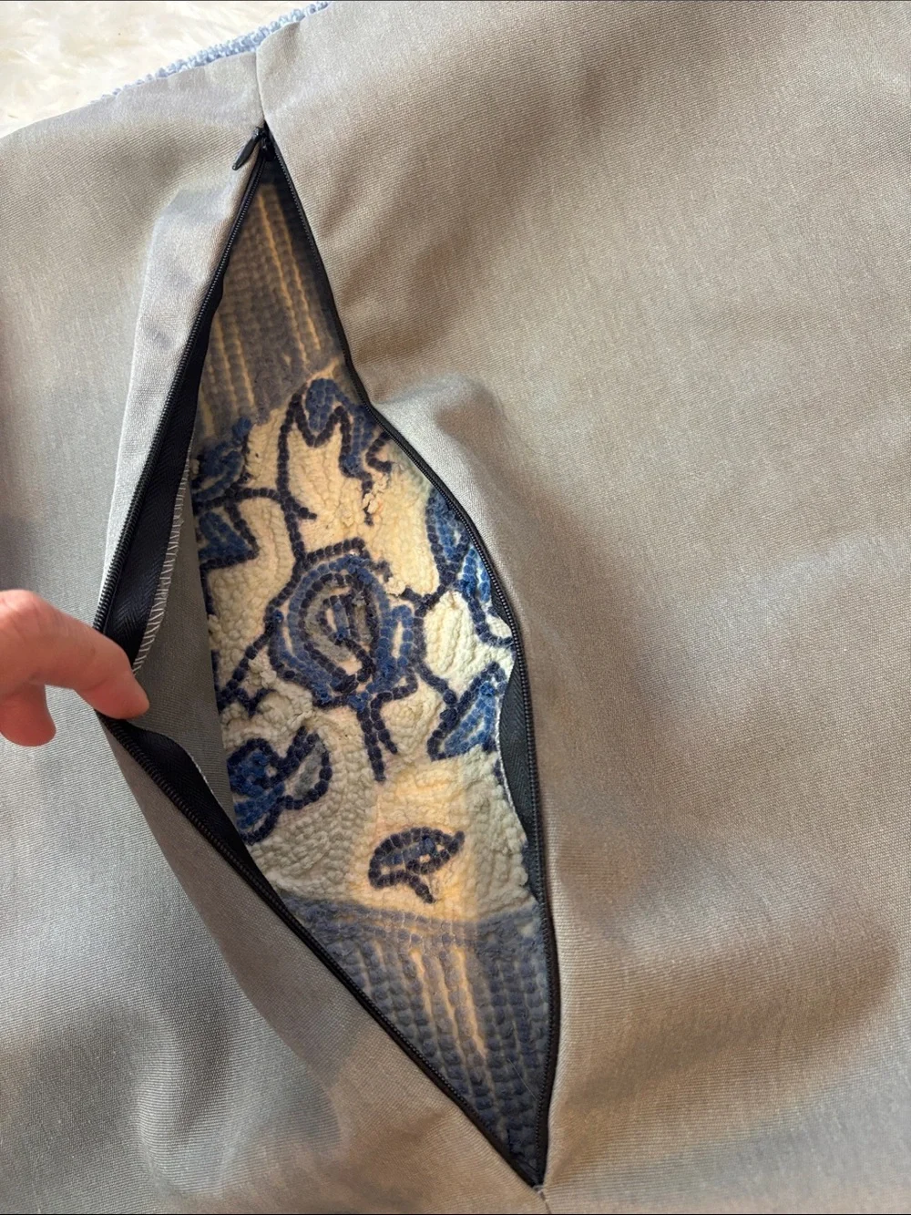 NWT Liora Manne Hand-Hooked Chinoiserie Ginger Jar Pillow Cover Outdoor Indoor